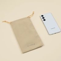 Selencia Coque arrière Vivid avec MagSafe Apple iPhone 17 Pro Max - Art Wave Black