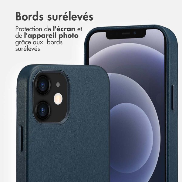 Accezz Coque arrière en cuir avec MagSafe Apple iPhone 12 (Pro) - Nightfall Blue