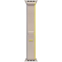 Apple Bracelet Trail Loop Apple Watch Series 1 t/m 11 / SE / Ultra (44/45/46/49 mm) - Taille M/L - Jaune / Beige