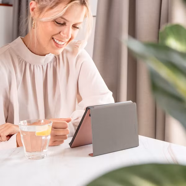 imoshion Slim Hard Sleepcover Amazon Kindle (2024) / Amazon Kindle (2022) 11th gen - Rose Dorée