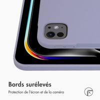 Accezz Coque Liquid Silicone avec porte-stylet Apple iPad Pro 13 (2025) M5 / (2024) M4 - Lila