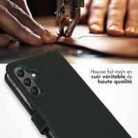 Selencia Étui de téléphone portefeuille en cuir véritable Samsung Galaxy A25 (5G) - Vert