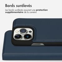 Accezz Étui de téléphone portefeuille en cuir de qualité supérieure 2 en 1 iPhone 14 Pro - Vert foncé