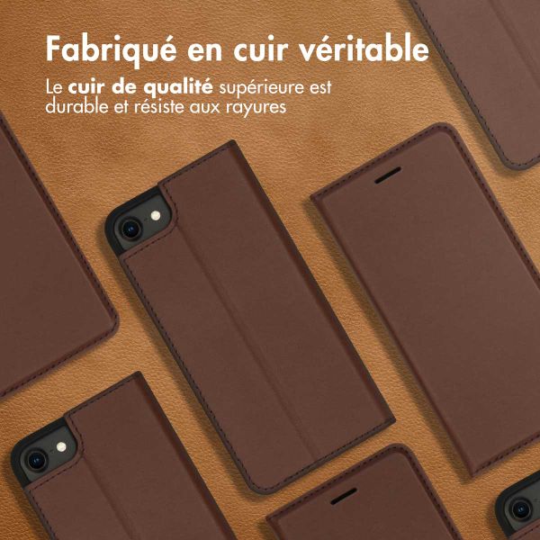 Accezz Étui de téléphone Slim Folio en cuir de qualité supérieure Apple iPhone SE (2022 / 2020) / 8 / 7 / 6(s) - Brun