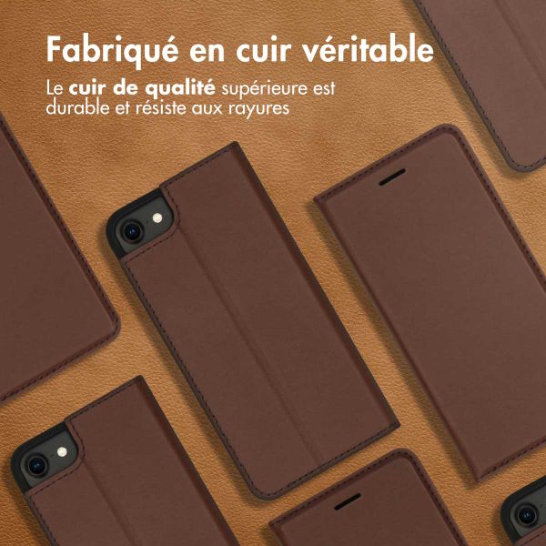 Accezz Étui de téléphone Slim Folio en cuir de qualité supérieure iPhone SE (2022 / 2020) / 8 / 7 / 6(s) - Brun