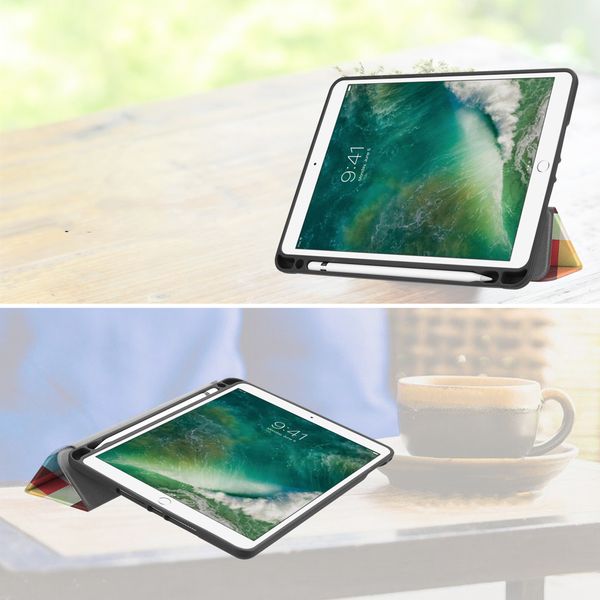 imoshion Coque tablette Design Trifold iPad 6 (2018) 9.7 pouces / iPad 5 (2017) 9.7 pouces / Air 2 (2014) / Air 1 (2013)