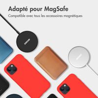 Accezz Coque Liquid Silicone avec MagSafe Apple iPhone 15 Pro - Rouge