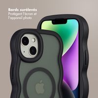Selencia Coque arrière Wavy avec MagSafe Apple iPhone 14 / 13 - Noir