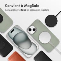 Accezz Coque arrière en cuir avec MagSafe Apple iPhone 15 - Light Grey