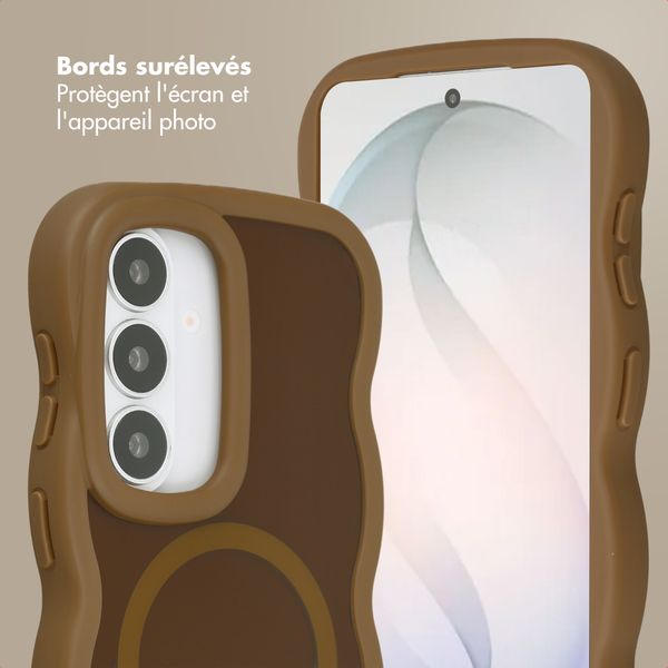 Selencia Coque arrière Wavy avec MagSafe Samsung Galaxy S26 - Mocha Brown