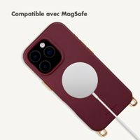Selencia Coque arrière Rivièra avec MagSafe avec crochets amovibles Apple iPhone 16 Pro - Bold Burgundy