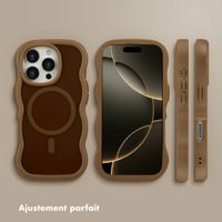 Selencia Coque arrière Wavy avec MagSafe Apple iPhone 16 Pro - Mocha Brown