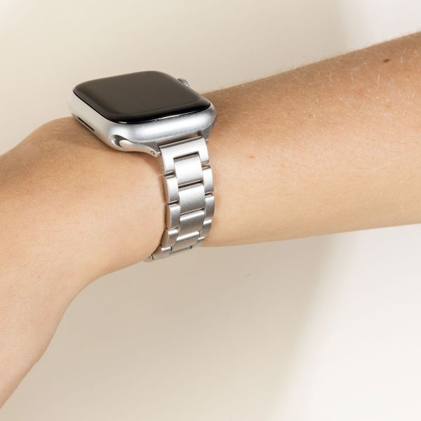 Selencia Bracelet à maillons fin en acier Apple Watch Series 1 t/m 9 / SE (38/40/41 mm) | Series 10 / 11 (42 mm) - Lumière stellaire