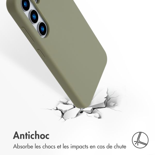 Accezz Coque Liquid Silicone avec MagSafe Samsung Galaxy S25 - Cooper Green