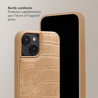 Selencia Coque de télephone Nova Croco avec cordon et porte-cartes Apple iPhone 14 / 13 - Toasted Almond