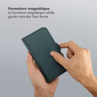 Selencia Étui portefeuille amovible Olyn avec MagSafe Samsung Galaxy S24 FE - Vert