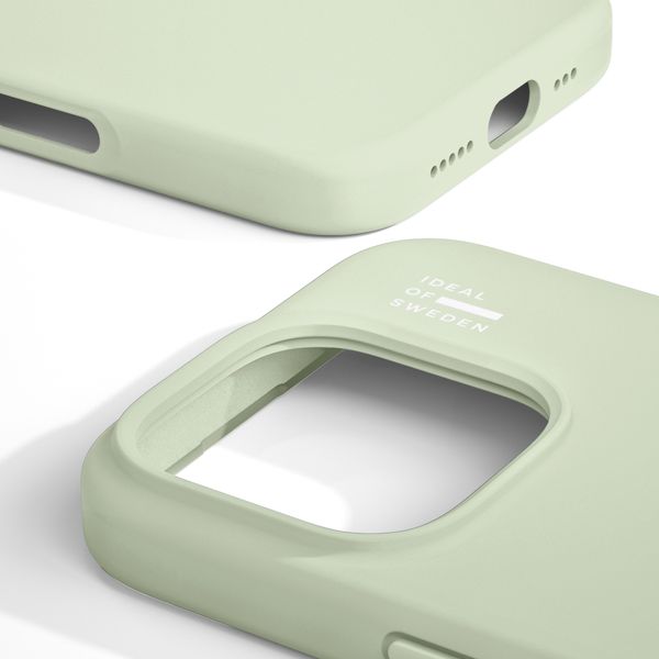 iDeal of Sweden Coque en silicone avec MagSafe Apple iPhone 16 Pro - Sage Green