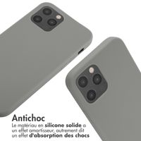 imoshion Coque en silicone avec cordon Apple iPhone 12 (Pro) - Gris clair