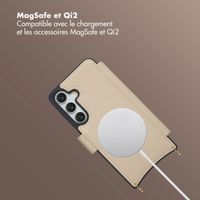 Selencia Étui Riva avec MagSafe et cordon de téléphone Samsung Galaxy S24 / S25 - Beige