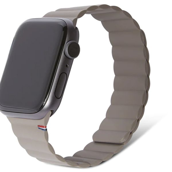 Decoded Silicone Magnetic Traction Strap Lite Apple Watch Series 1-10 / SE / Ultra (2) - 42/44/45/46/49 mm - Dark Taupe