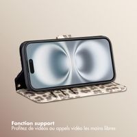Selencia Étui de télephone portefeuille imprimé léopard Sabi Apple iPhone 16 - Soft Ivory