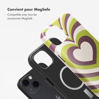 Selencia Coque arrière Vivid Tough avec MagSafe iPhone 13 - Double Hearts Plum Fern