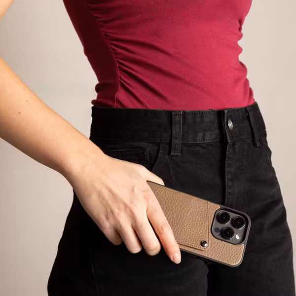 Selencia Coque Riva avec porte-cartes Samsung Galaxy S26 - Mocha Brown