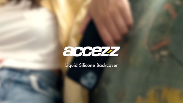 Accezz Coque Liquid Silicone iPhone 13 - Nectarine