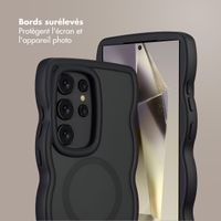Selencia Coque arrière Wavy avec MagSafe Samsung Galaxy S24 Ultra - Noir