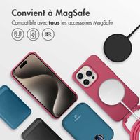 imoshion Coque arrière Color avec cordon amovible et MagSafe Apple iPhone 15 Pro - Raspberry