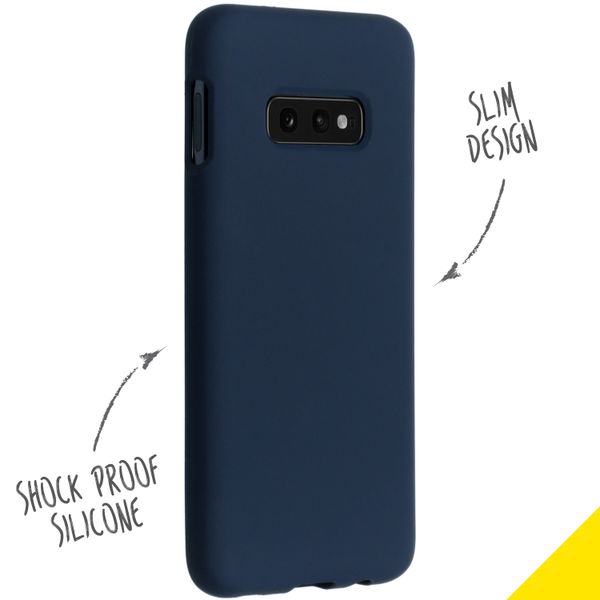 Accezz Coque Liquid Silicone Samsung Galaxy S10e - Bleu foncé