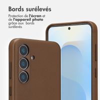 Accezz Coque arrière en cuir avec MagSafe Samsung Galaxy S25 - Marron café