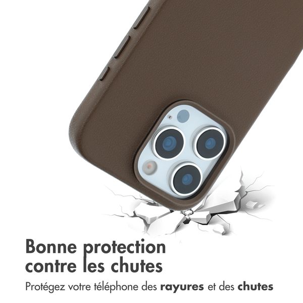 Accezz Coque arrière en cuir avec MagSafe Apple iPhone 16 Pro - Marron café