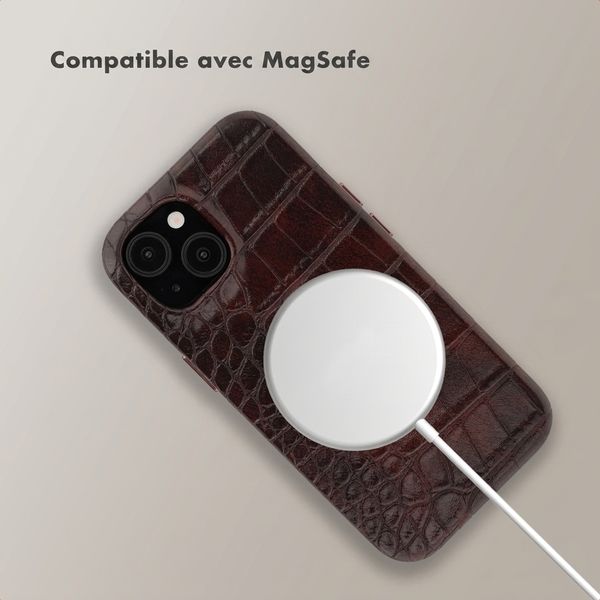 Selencia Coque arrière Croco avec MagSafe Apple iPhone 15 - Choco Brown
