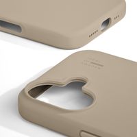 iDeal of Sweden Coque en silicone avec MagSafe Apple iPhone 17 - Beige