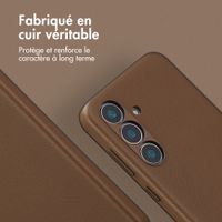 Accezz Coque arrière en cuir avec MagSafe Samsung Galaxy S25 - Marron café