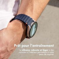 imoshion Bracelet Wave en silicone Samsung Galaxy Watch 4 / 5 / 6 / 7 / FE (20 mm) - Bleu foncé