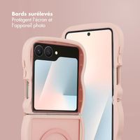 Selencia Coque arrière Wavy avec MagSafe Samsung Galaxy Z Flip 7 - Soft Pink