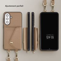 Selencia Coque de télephone Sera avec cordon et porte-cartes enveloppe Samsung Galaxy A57 (5G) - Taupe