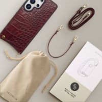 Selencia Coque de télephone Nova Croco avec cordon et porte-cartes Samsung Galaxy S26 Ultra - Burgundy