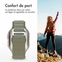 imoshion Bracelet en nylon Alpine Apple Watch Series 1 t/m 9 / SE (38/40/41 mm) | Series 10 / 11 (42 mm) - Olive Green