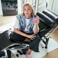 Selencia Coque arrière Vivid avec MagSafe Apple iPhone 15 - Wavy Swirl Pink Plum