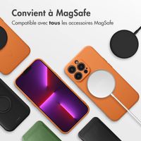 imoshion Coque Couleur avec MagSafe Apple iPhone 13 Pro - Neon Orange
