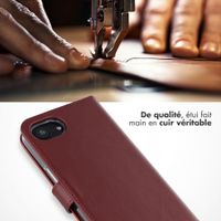 Selencia Étui portefeuille en cuir véritable Apple iPhone 17e / 16e - Burgundy