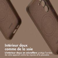 Accezz Coque arrière en cuir avec MagSafe Samsung Galaxy S25 - Marron café