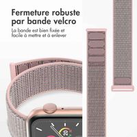 imoshion Bracelet en nylon Apple Watch Series 1 t/m 9 / SE (38/40/41 mm) | Series 10 / 11 (42 mm) - Sand Pink
