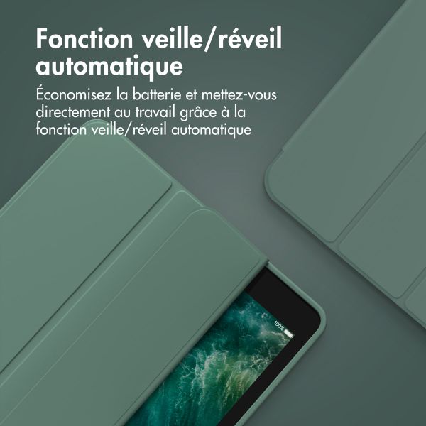 Accezz Coque tablette portefeuille Smart Silicone Apple iPad Air 13 pouces (2025) M3 / (2024) M2 - Vert foncé