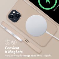 imoshion Coque arrière Color avec cordon amovible et MagSafe Apple iPhone 15 - Nude