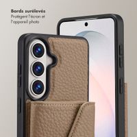 Selencia Coque de télephone Sera avec cordon et porte-cartes enveloppe Samsung Galaxy S26 - Taupe