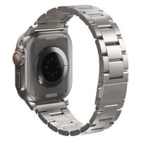 Uniq Osta Bracelet en Acier avec Maillons Auto-Ajustables Apple Watch Series 1 á 10 / SE / Ultra (2) (44/45/46/49 mm) - Titanium Silver